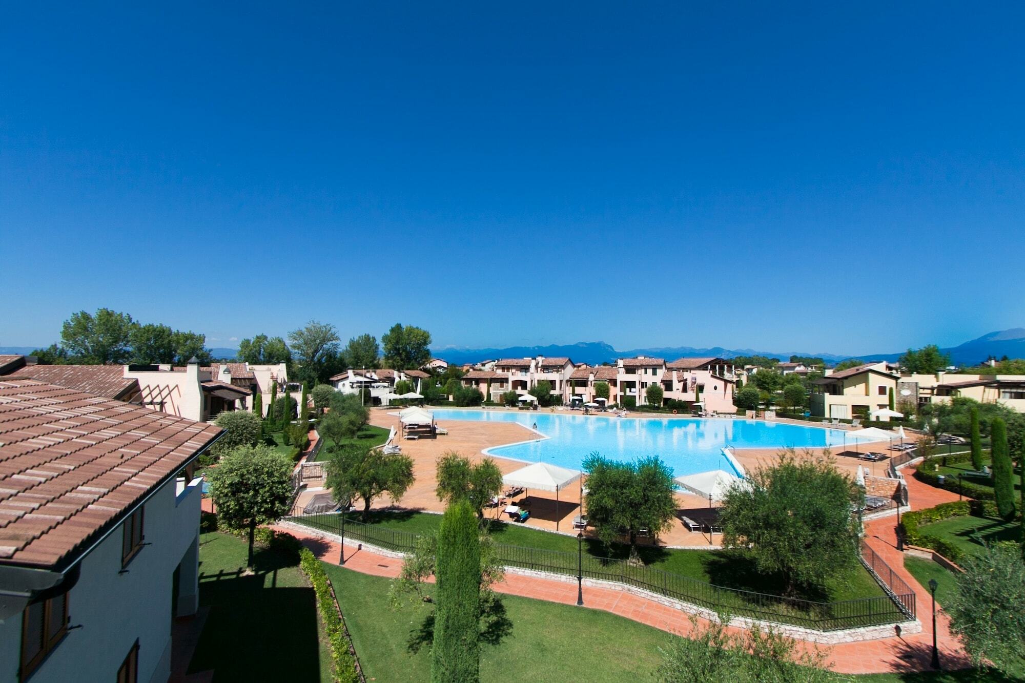 Lugana Resort & Sporting Club Peschiera del Garda Exterior foto